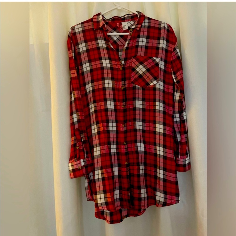 Womens top  blouse DIVIDED size 2. 
Never worn
